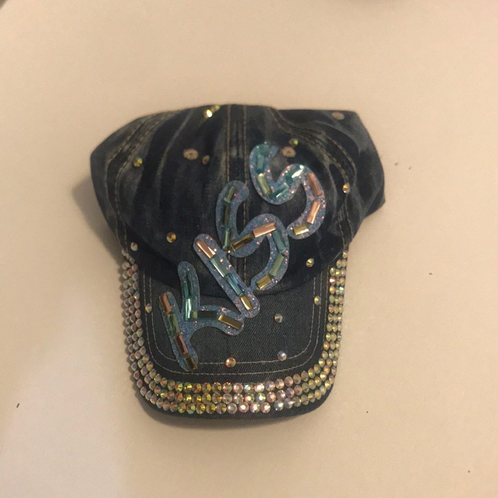Faded Jean “Kiss” hat